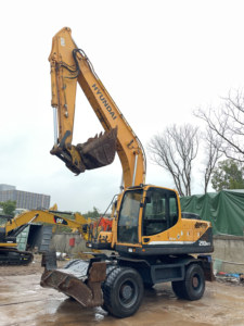 Excavatrice sur pneus d'occasion Hyundai 210W-9T 210, 90% neuve, marque coréenne, robuste, en promotion - Product Image 2