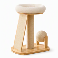 Arbre à chat en bois de chêne massif avec griffoir en sisal, rampe, jouet à bille rotatif à 360 degrés, lit-perchoir en peluche en forme de donut W1