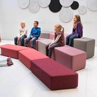 Designer-Einzelsitzer-Stoffsofa für Wohnzimmer und Loungebereich, Unregelmäßige Form, Frei Kombinierbar, Leiterförmiger Rand