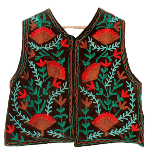 Gilet en velours brodé Suzani fait main pour femme, motif floral ethnique, sans manches, style bohème, veste artisanale doublée en coton, manteau vintage - Product Image 1