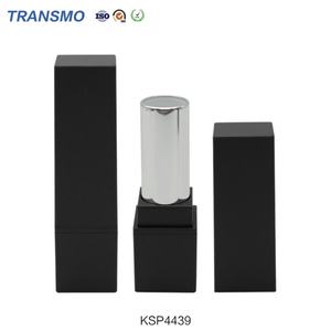 Kit de Rouge à Lèvres Personnalisé de Luxe avec Rouge à Lèvres Liquide Rose Scintillant et Baume à Lèvres Mat en Tube avec Capuchon à Vis pour Utilisation comme Fard à Joues - Product Image 1