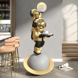 Sculpture d'astronaute créative, cadeau de pendaison de crémaillère, décoration de salon, plateau de rangement d'astronaute, ornement - Product Image 1