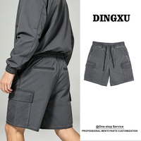 Short cargo pour homme gris pierre, taille entièrement élastique, poches cargo latérales à rabat, poche arrière à rabat, ourlet brut avec détail cordon de serrage