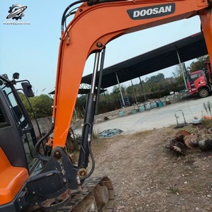 Mini-excavatrice Doosan DX60 de 6 tonnes d'occasion pour travaux de jardinage, d'aménagement paysager et de construction. - Product Image 3