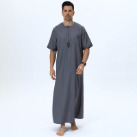 Vente en gros de vêtements musulmans de haute qualité usine islamique Dubai Robe Maroc Jubbah broderie manches courtes Saoudi pour hommes Thobe