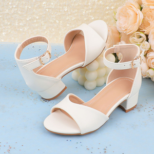 Nuovi arrivi 2026: <span class=keywords><strong>Sandali</strong></span> <span class=keywords><strong>bianchi</strong></span> con cinturino largo per ragazze, personalizzazione colore e logo disponibile, perfetti per la scuola e le attività di danza. - Product Image 1