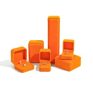 Boîte à bijoux en velours multicolore personnalisée, très vendue, étui de rangement de voyage vintage de luxe pour bracelets et boucles d'oreilles - pour mariages et cadeaux - Product Image 6