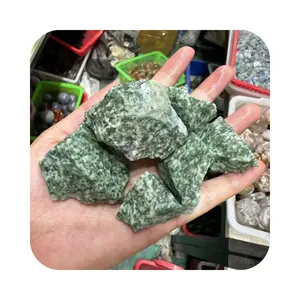Grosir energi alami kuarsa batu kristal penyembuhan hijau batu kasar hijau rumput giok batu mentah untuk hadiah dekorasi