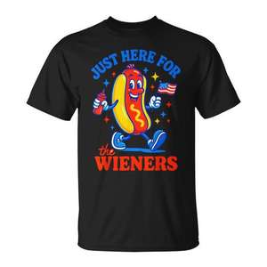 Camiseta Just Here For The Wieners del 4 de julio con diseño de hot dog - Product Image 1