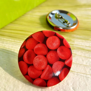 Pin de Solapa con Diseño de Lápiz Labial de Lujo, Inspirado en Botones, con Estampado de Labios Rojos, para Uso Diario, Fiestas y Atuendos Casuales, Regalo para Damas - Product Image 2