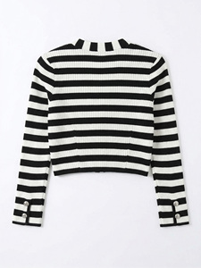 WK46 OEM/ODM <span class=keywords><strong>Cardigan</strong></span> Primaverile <span class=keywords><strong>Nero</strong></span> e Bianco con Scollo a V, Lavorazione a Costine, Strisce Vintage, Elegante con Bottoni per Donne - Product Image 2