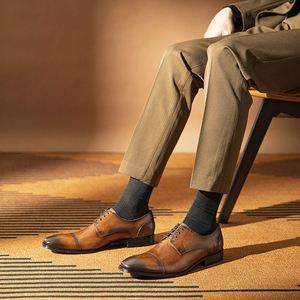 รองเท้าหนังผู้ชายทรงหัวแหลมคุณภาพสูง งานแฮนด์เมด สไตล์ทางการสำหรับธุรกิจ ฤดูร้อน น้ำหนักเบา ระบายอากาศได้ดี พื้นรองเท้าทำจากอีวีเอ - Product Image 2