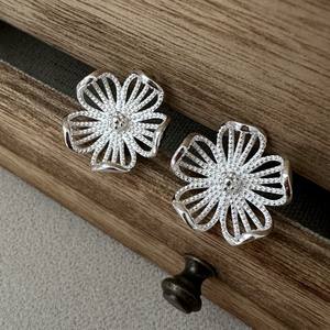 S925 argent Sterling grande fleur boucles d'oreilles Style coréen Niche Design lourd incrusté oreille bijoux Rhodium pour mariage en gros - Product Image 3