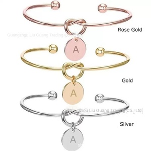Bracelet tendance unisexe en acier inoxydable plaqué or rose avec breloques initiales en forme de lettre HR – Collection C Fashion – Offre Spéciale - Product Image 4