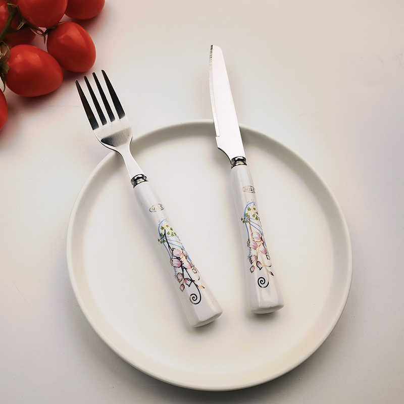 Couteau et fourchette à fruits