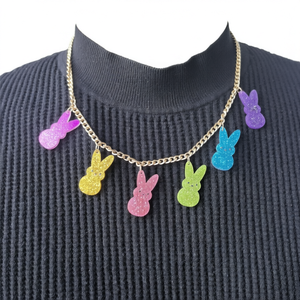 Collier en résine fait main avec pendentif lapin mignon, chaîne plaquée or unique, bijou de fête unisexe en résine acrylique pour usage quotidien - Product Image 1