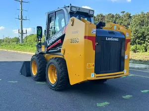 Cargadora compacta LiuGong 355C para renovación urbana, demolición y construcción de tuberías municipales en espacios reducidos - Product Image 3