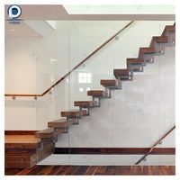 Escalier suspendu Prima Custom en bois de chêne moderne, escalier droit flottant, ensemble d'escaliers avec mur entièrement vitré