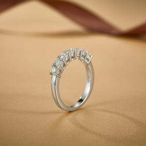 Vente <span class=keywords><strong>en</strong></span> gros de bague Moissanite 7 pierres <span class=keywords><strong>en</strong></span> <span class=keywords><strong>argent</strong></span> sterling 925 de haute qualité bijoux classiques exquis pour mariage et fiançailles - Product Image 5