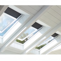 Personnalisé balcon patio ouverture coulissante lucarne rétractable alliage d'aluminium automatique lucarne toit fenêtre persienne rideau vente