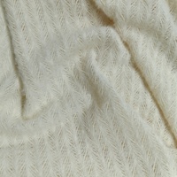 Tissu en dentelle chenille teintée 92% polyester 8% élasthanne, texture chevrons, doux, moelleux et extensible, pour vêtements féminins automne-hiver