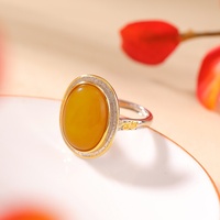 S990 Reiner Silberring mit Goldüberzug und Bernstein-Blutperle im Luxus-Design