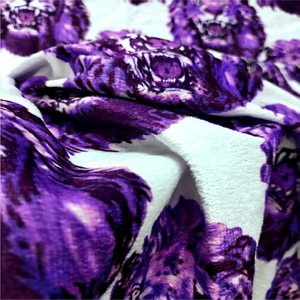 Tissu Purple Lion ISI Ago |   Tissu en velours imprimé d'animaux africains de luxe pour vêtements traditionnels et mode - Product Image 1