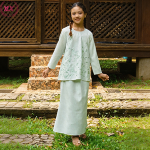 Robe modeste pour enfants musulmans, vert menthe à carreaux et broderie <span class=keywords><strong>de</strong></span> feuilles, Baju Kurung - Product Image 1