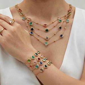 Parure de bijoux exquise en acier inoxydable avec zircon taillé pour femme : boucles d'oreilles, petit collier superposé et bracelet - Product Image 1