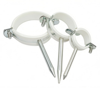 Doublure en PVC blanc galvanisé avec pince à tuyau à clous