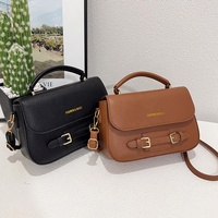 Sac bandoulière vintage pour femme en cuir PU avec boucle décorative, petit sac à main croisé pour le quotidien, les sorties et le shopping