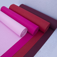 Einweg-Teppich aus Polyester in Rot, Modern und Minimalistisch, Akupunkturgeeignet, Vakuumreinigbar, für Hochzeiten und Ausstellungen
