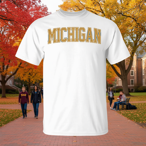 Camiseta de Michigan Blanca, Azul y Dorado, Estilo Retro Vintage - Product Image 3