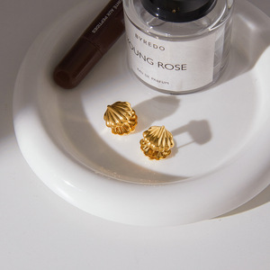 Clip-on Earrings <b>Shell</b> Shape 18K Stainless Steel <b>Light</b> Luxury Fashion Jewelry - Product Image 4