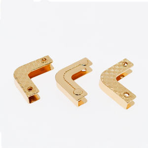 Accessori per Borse all'Ingrosso, Fibbie Personalizzate in Metallo <span class=keywords><strong>con</strong></span> <span class=keywords><strong>Nome</strong></span> del Marchio, Clip per Corda <span class=keywords><strong>con</strong></span> Bordo Traforato, Fibbie Protettive per Angoli Fatte a Mano - Product Image 3