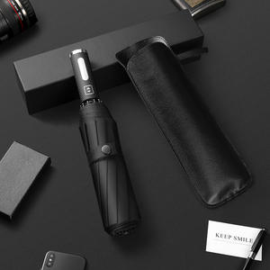 Su misura 10K tre volte automatico in gomma nera ombrello a <span class=keywords><strong>Led</strong></span> antivento per uomini e donne che pubblicizzano ombrello regalo con luce - Product Image 3