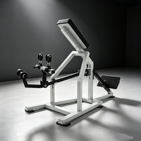 Machine à ramer inclinée de qualité commerciale, machine à ramer avec barre et plaques de poids, adaptée à l'entraînement de musculation.