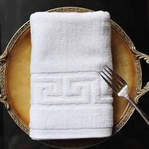 Hôtel cinq étoiles design jacquard épais 32S lavable 100% coton serviette blanche pour hôtel pour maison en vente en ligne - Product Image 2
