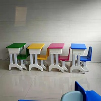 Meubles de classe en plastique colorés, bureau et chaise pour élèves de maternelle, préscolaire et primaire