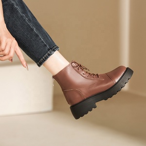 Botines de cuero vacuno negro de invierno, nuevos, con cordones, punta redonda, suela gruesa, resistentes al desgaste, antideslizantes, cómodos, transpirables, con forro de piel. - Product Image 4