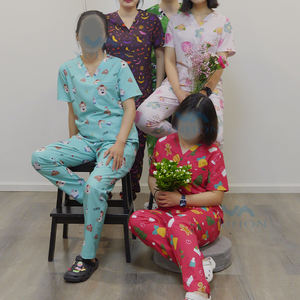 याहोंग कस्टम डिजाइन अस्पताल सांस लेने योग्य डॉक्टर मुद्रित चिकित्सा पेशेवर मुद्रित वर्दी नर्स मज़ा स्क्रब सेट - Product Image 3