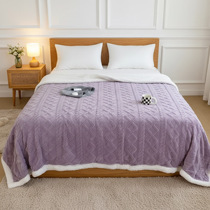 Plaid en polaire ultra doux uni en polyester, couverture chaude et confortable en sherpa pour canapé et lit, épaisse et moelleuse, idéale pour l'hiver et toutes les saisons - Product Image 1