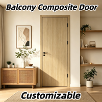 Porte extérieure en composite aluminium-bois résistante au soleil avec insert en bois massif pour projet d'ingénierie résidentiel de chalet sur mesure