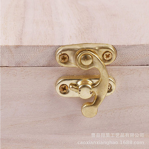 รังนกไม้ทรงสี่เหลี่ยม สีไม้ธรรมชาติ ทนทาน สำหรับใช้ในสวนกลางแจ้ง - Product Image 1