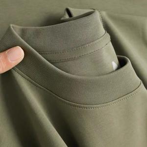 T-shirt Homme Oversize à Manches Courtes en Coton Biologique Lourd 100% Tricoté, Logo Imprimé en Sérigraphie sur le Devant, Respirant et Tendance - Product Image 2