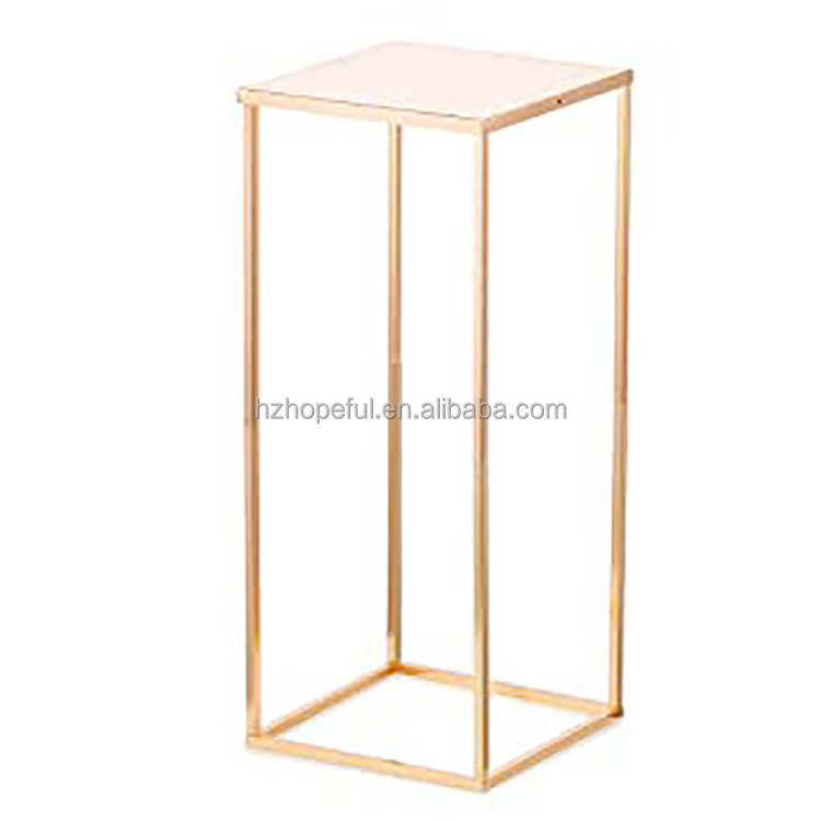 El soporte de flor del metal, El top es placa del hierro