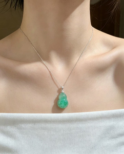 Pendentif gourde en jadéite birmane de qualité A en or 18 carats, bijou de luxe en jade naturel coloré pour femme, idéal pour le quotidien ou comme cadeau - Product Image 6