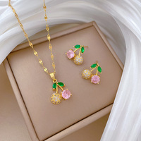 Mode 2-delige set roze zirkoon CZ fruit kersen oorringen dames ijs-effect kubieke zirkonia CZ kersen ketting sieradenset