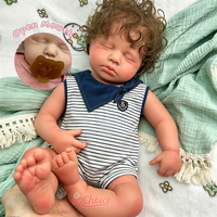 Poupée Reborn en Silicone Souple de 20 Pouces, Ultra Douce et Pondérée, Cheveux Bouclés Implantés à la Main, Réaliste, pour un Toucher Agréable et Confortable, Cadeau Idéal