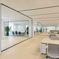 Système de cloison en verre panoramique, verre trempé transparent, cloison de bureau à vue complète, design modulaire pour salle de réunion, espace de travail
